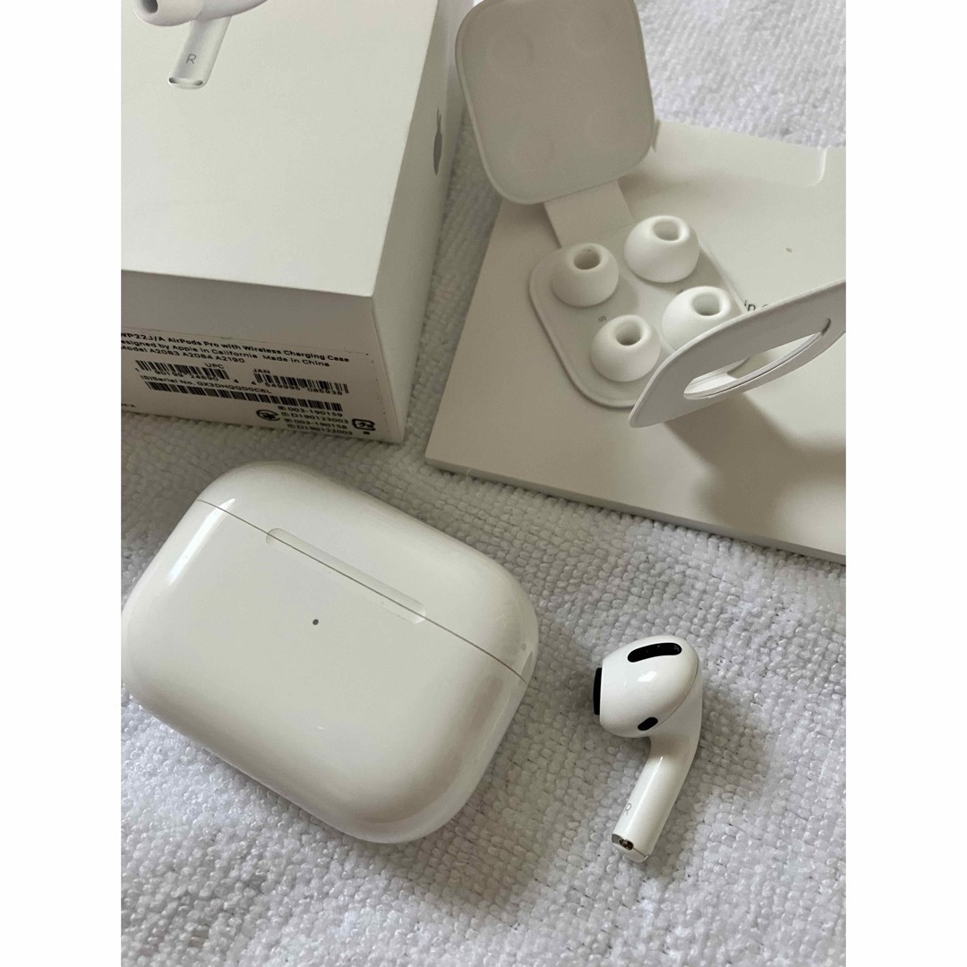 Apple正規品 AirPods pro 第2世代 充電ケース 右耳のみ Apple正規品 AirPods pro 第2世代 充電ケース 右耳のみ