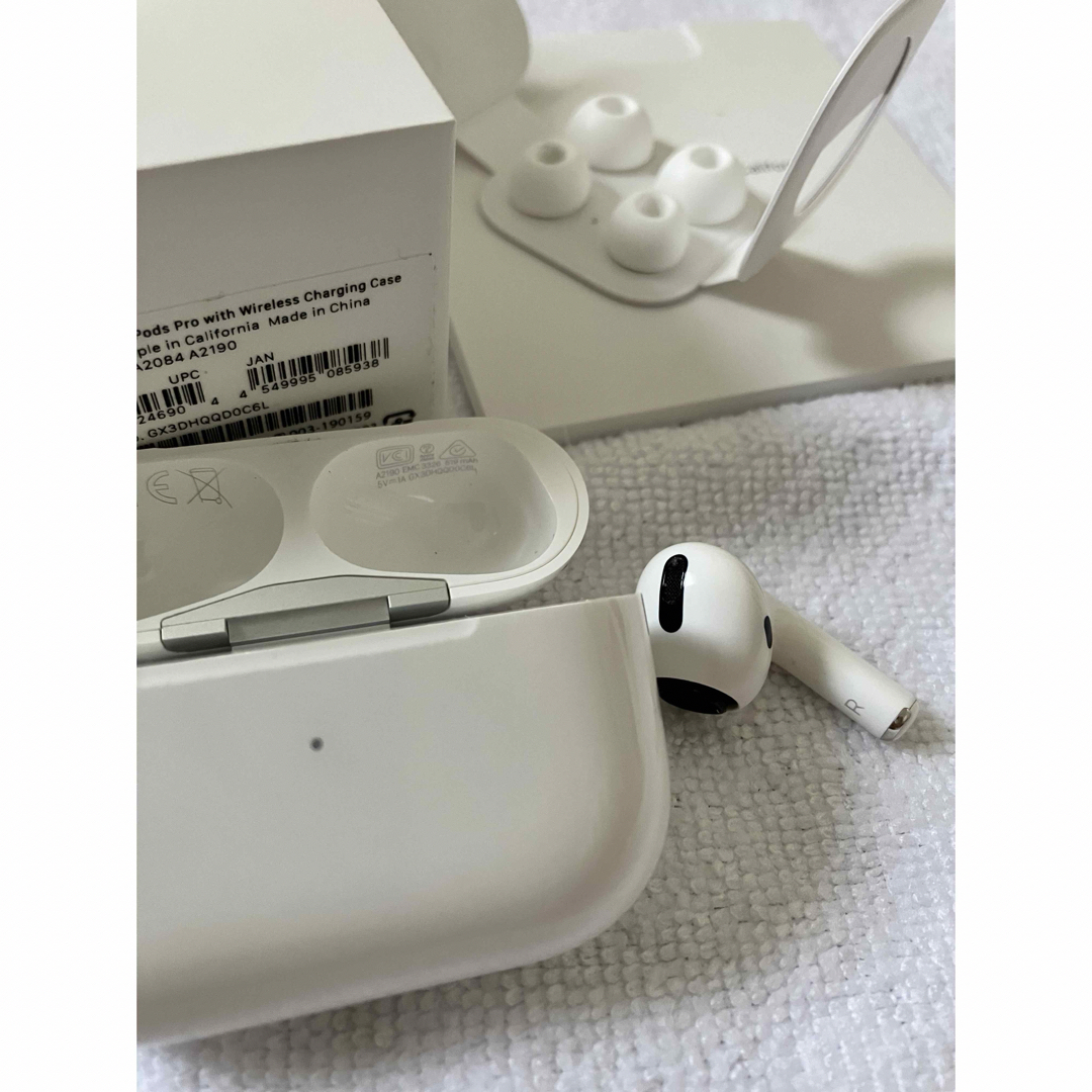 Apple正規品 AirPods pro 第2世代 充電ケース 右耳のみ Apple正規品 AirPods pro 第2世代 充電ケース 右耳のみ
