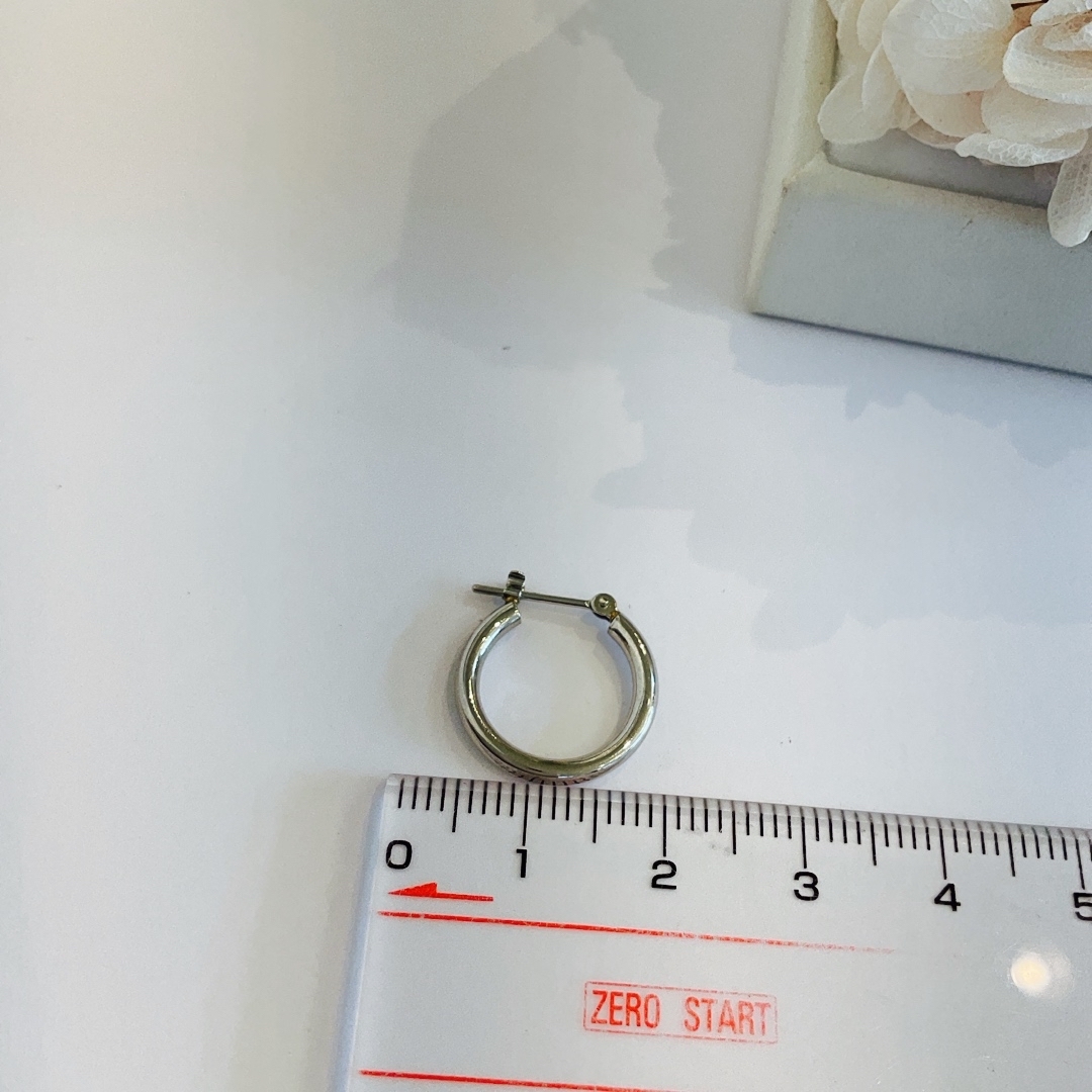 pt900(プラチナ)パイプフープ2×15片方ピアス 新品 pt900(プラチナ)パイプフープ2×15片方ピアス 新品