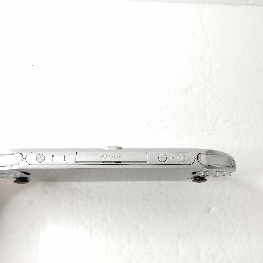 PlayStation Vita - ソニー PSvita pch2000 シルバー 極美品 PlayStation Vita - ソニー PSvita pch2000 シルバー 極美品