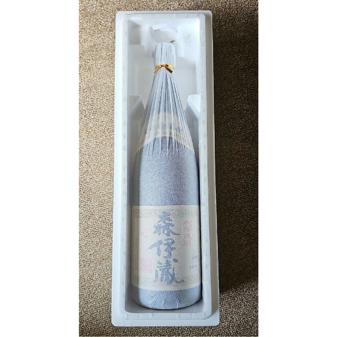 Amazon.co.jp: 森伊蔵 芋焼酎 25度 1800ml 純正化粧箱入り : 食品・飲料・お酒