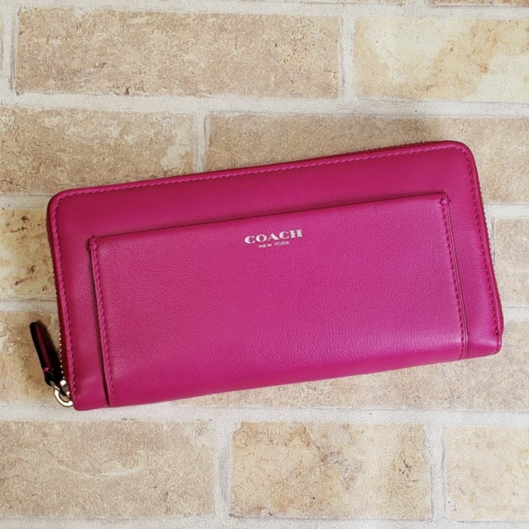 COACH - コーチ ☆ レザー ラウンドファスナー 長財布 ピンク COACH - コーチ ☆ レザー ラウンドファスナー 長財布 ピンク