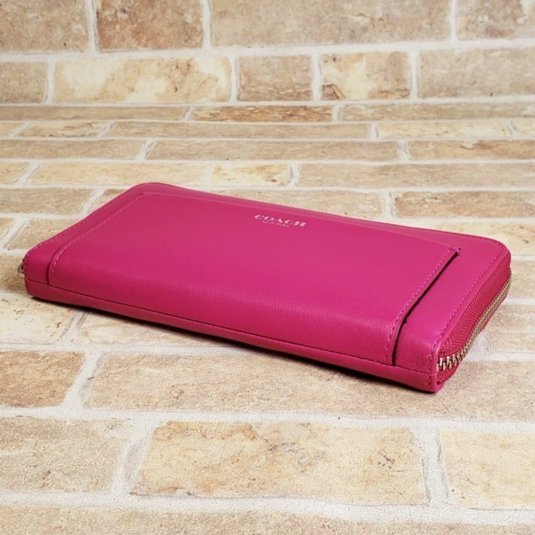 COACH - コーチ ☆ レザー ラウンドファスナー 長財布 ピンク COACH - コーチ ☆ レザー ラウンドファスナー 長財布 ピンク
