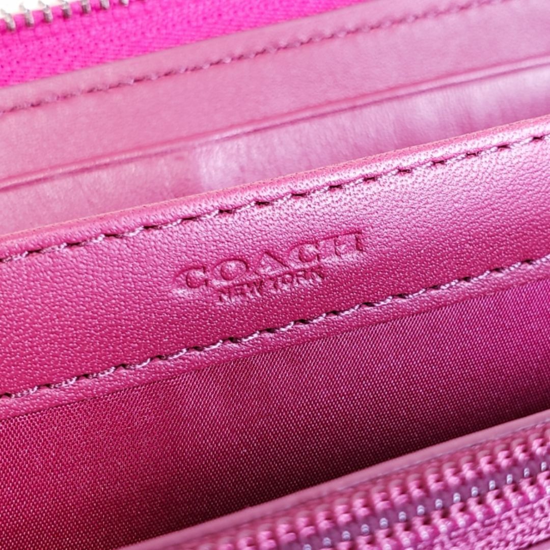 COACH - コーチ ☆ レザー ラウンドファスナー 長財布 ピンク COACH - コーチ ☆ レザー ラウンドファスナー 長財布 ピンク