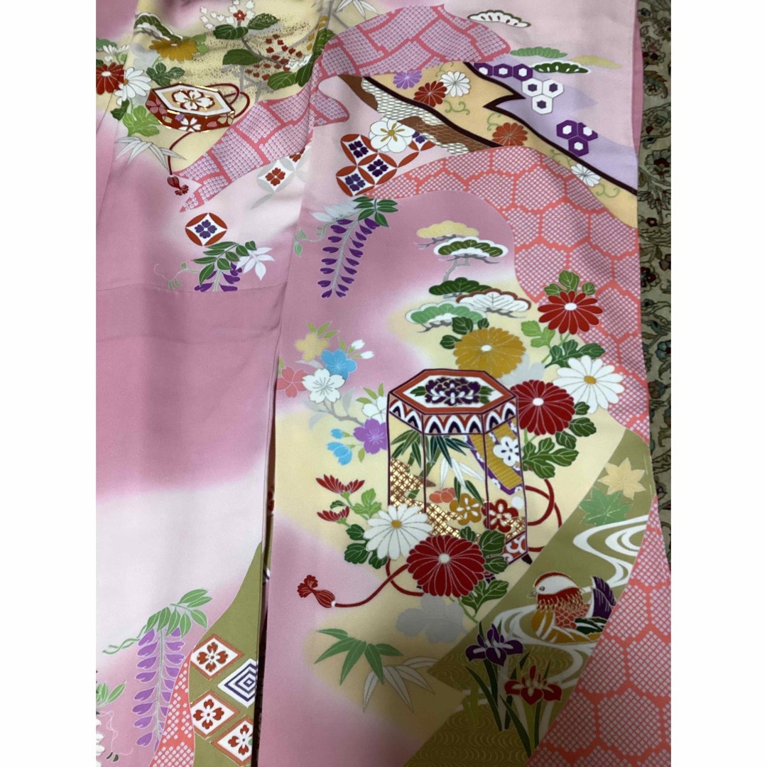 CHISO - 千總 振袖 未着用しつけ付 柔らかな桃色 貝桶 金駒刺繍 CHISO - 千總 振袖 未着用しつけ付 柔らかな桃色 貝桶 金駒刺繍