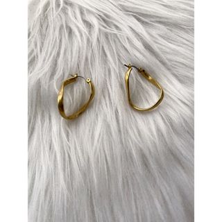 スメリー(SMELLY)のSMELLY ネジリフープピアス スメリー アクセサリー・腕時計 ピアス ゴール(ピアス)