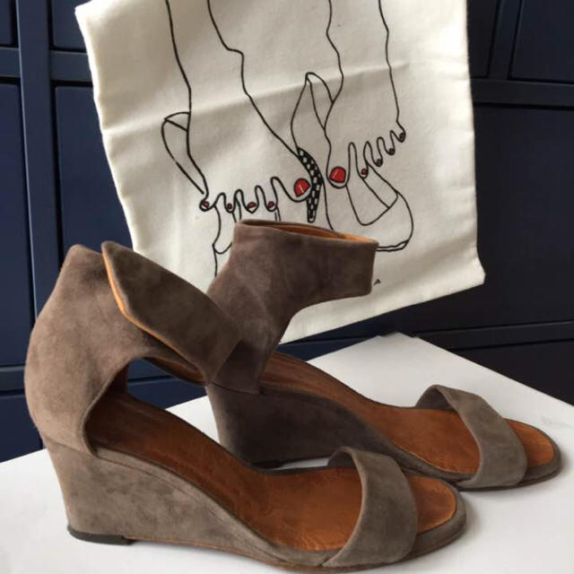 CHIE MIHARA(チエミハラ)の美品、送料無料、定価50760円、チエミハラ スエード サンダル レディースの靴/シューズ(サンダル)の商品写真