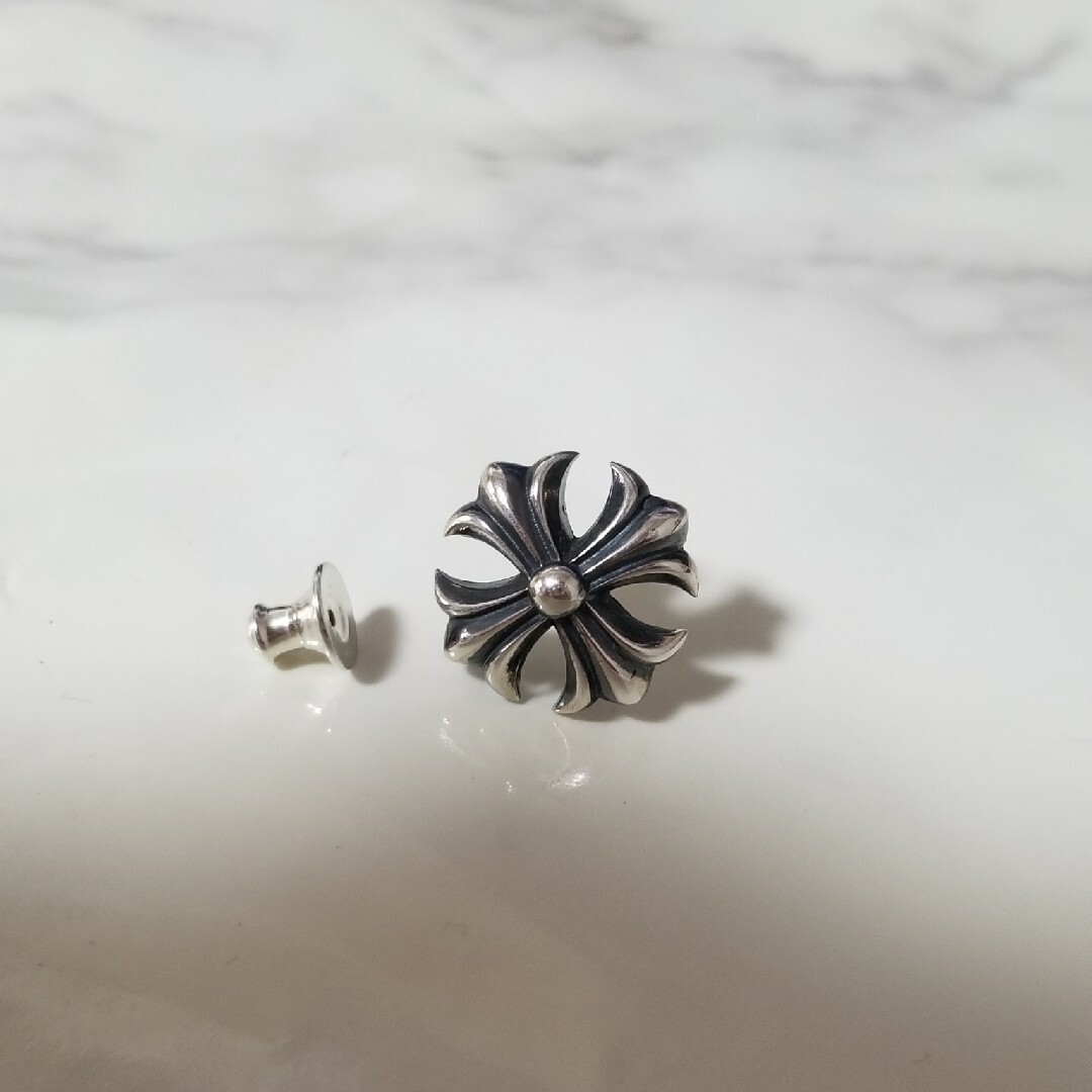 クロムハーツ ラージ CHプラス スタッドピアス ピアス(片耳用) クロムハーツ ラージ CHプラス スタッドピアス ピアス(片耳用)