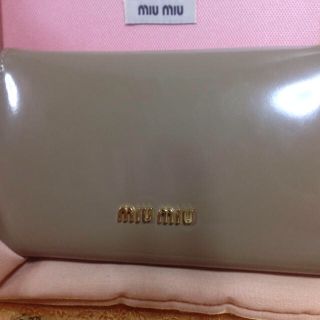 ミュウミュウ(miumiu)の☆miumiu長財布グレー☆(財布)