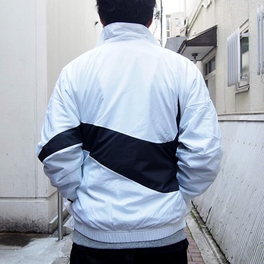 NIKE - 2XL 新品 ナイキ ナイロンジャケット スウッシュウーブン NIKE - 2XL 新品 ナイキ ナイロンジャケット スウッシュウーブン