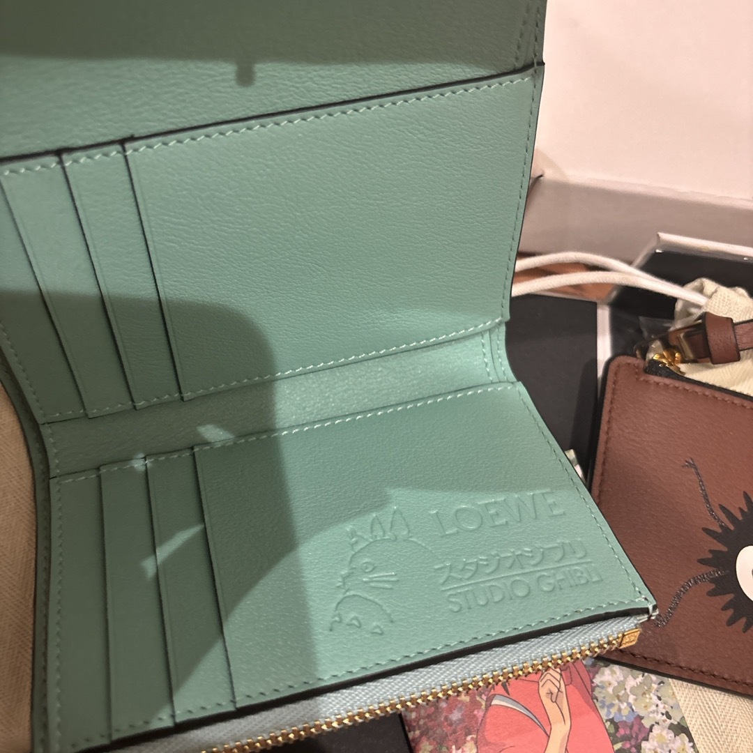 ロエベ ジブリ トライフォールド ウォレット 坊ネズミ ねずみ 三 ロエベ ジブリ トライフォールド ウォレット 坊ネズミ ねずみ 三