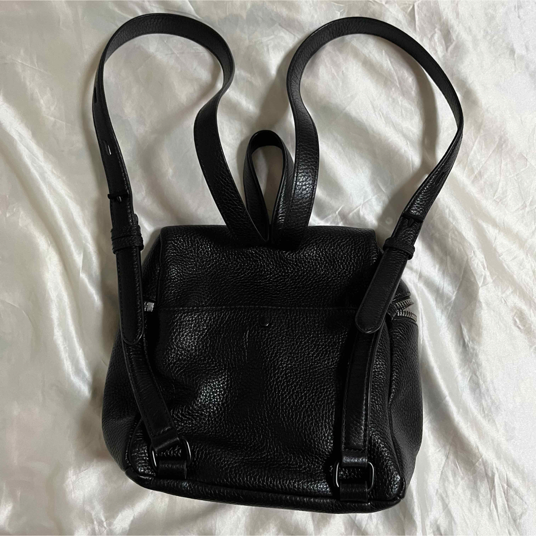新品同様✨ KARA ブラックレザー バックパック 新品同様✨ KARA ブラックレザー バックパック