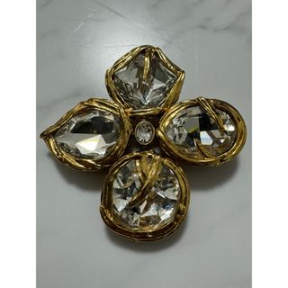 Yves Saint Laurent(ブローチ/コサージュ)のフリマアイテム一覧 Yves Saint Laurent(ブローチ/コサージュ)のフリマアイテム一覧