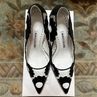 MANOLO BLAHNIK(ホワイト/白色系)のフリマアイテム一覧 MANOLO BLAHNIK(ホワイト/白色系)のフリマアイテム一覧