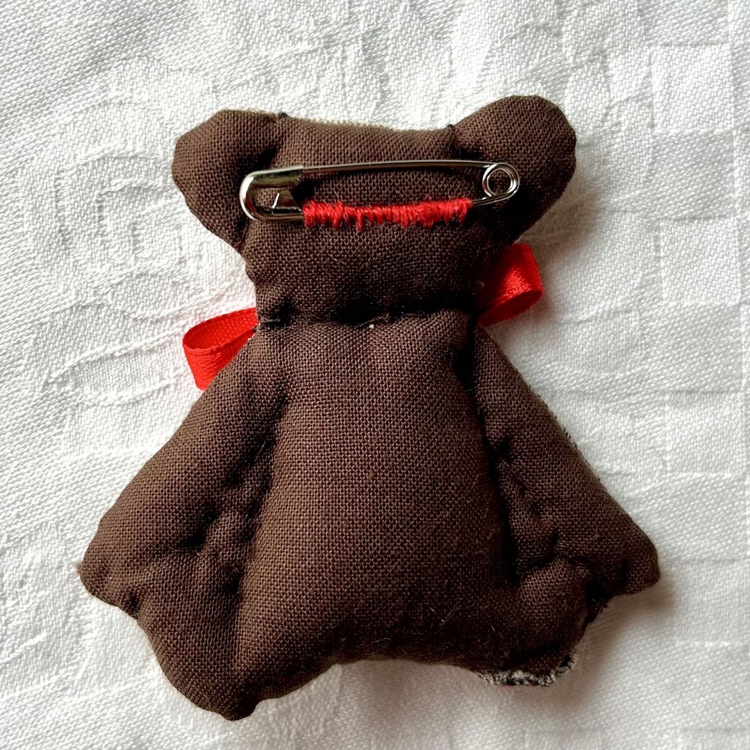 ハンドメイド テディベア ブローチ 半立体 刺繍 くま 匿名配送の ハンドメイド テディベア ブローチ 半立体 刺繍 くま 匿名配送の