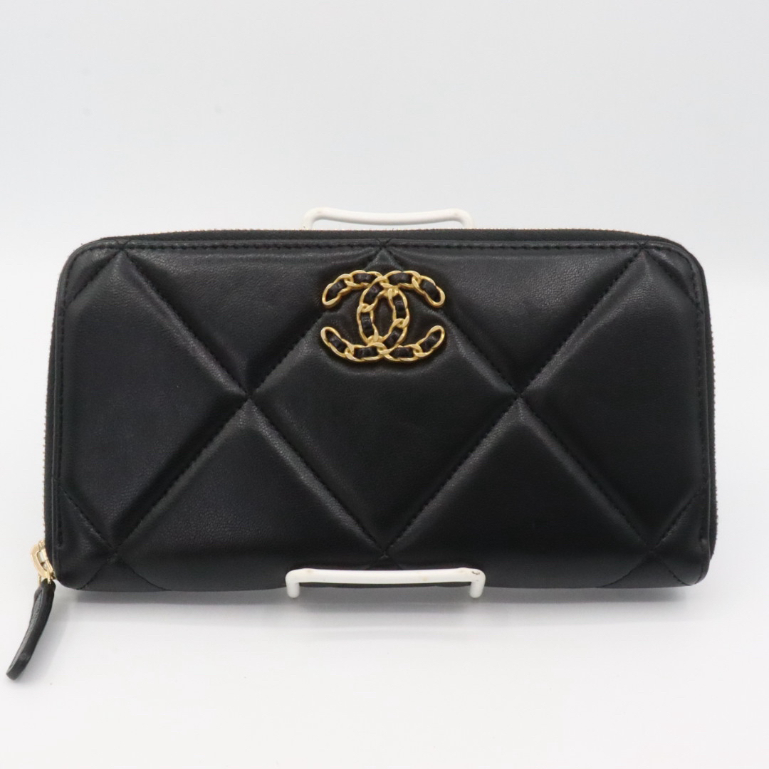CHANEL - 美品 シャネル 19 マトラッセ ラウンドファスナー 長 CHANEL - 美品 シャネル 19 マトラッセ ラウンドファスナー 長