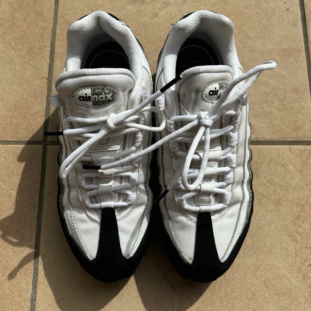 NIKE(ナイキ)のNIKE WMNS AIR MAX 95 SE レディースの靴/シューズ(スニーカー)の商品写真