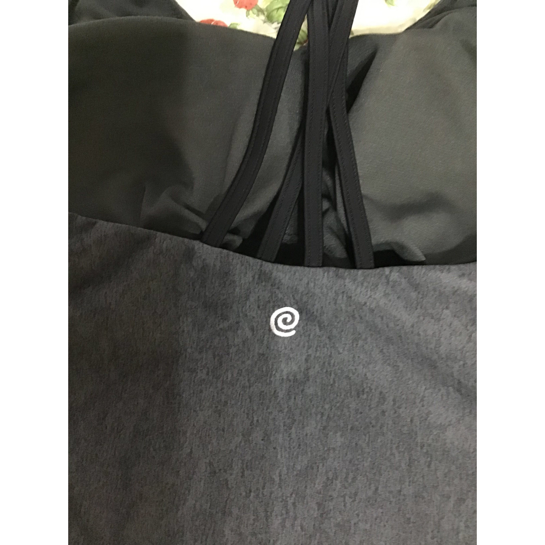 suria(スリア)のスリアのトップスM  お値下げしました❣️ スポーツ/アウトドアのトレーニング/エクササイズ(ヨガ)の商品写真