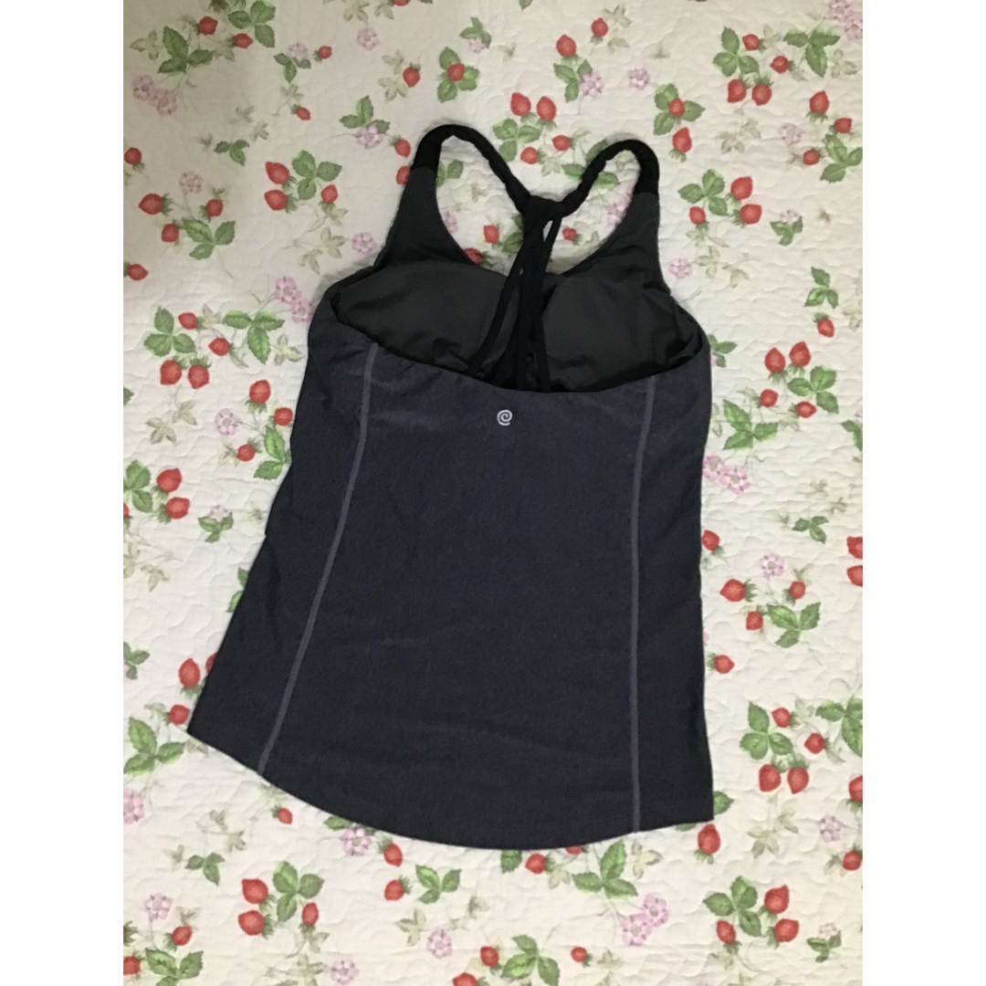 suria(スリア)のスリアのトップスM  お値下げしました❣️ スポーツ/アウトドアのトレーニング/エクササイズ(ヨガ)の商品写真