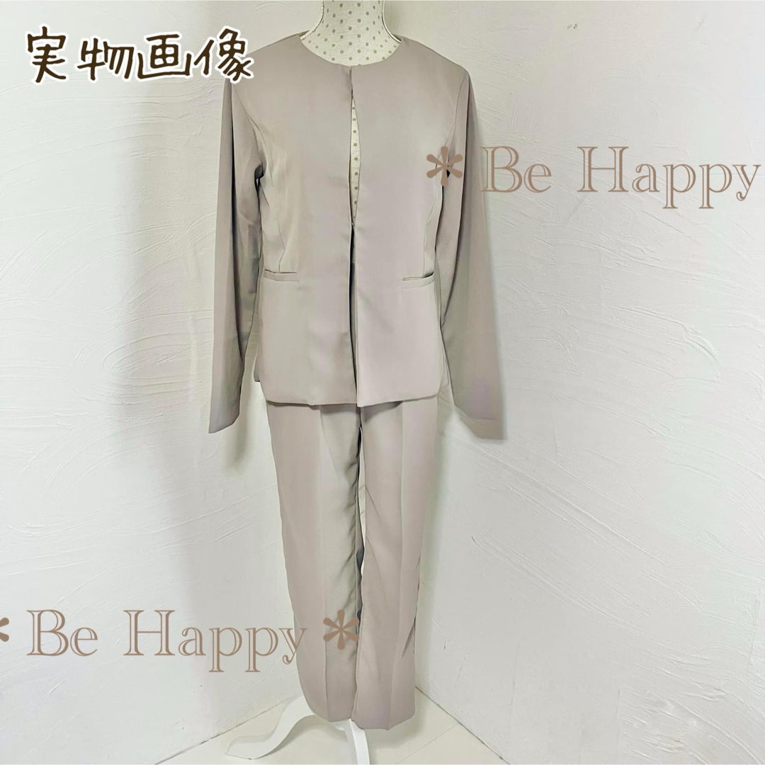 新品】≪グレーベージュ/Mサイズ≫ノーカラー パンツスーツ 新品】≪グレーベージュ/Mサイズ≫ノーカラー パンツスーツ