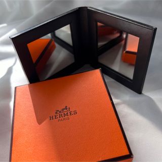 HERMES - エルメス コンパクトミラー 折り畳み レザー の通販 by シマズ's shop|エルメスならラクマ HERMES - エルメス コンパクトミラー 折り畳み レザー の通販 by シマズ's shop|エルメスならラクマ