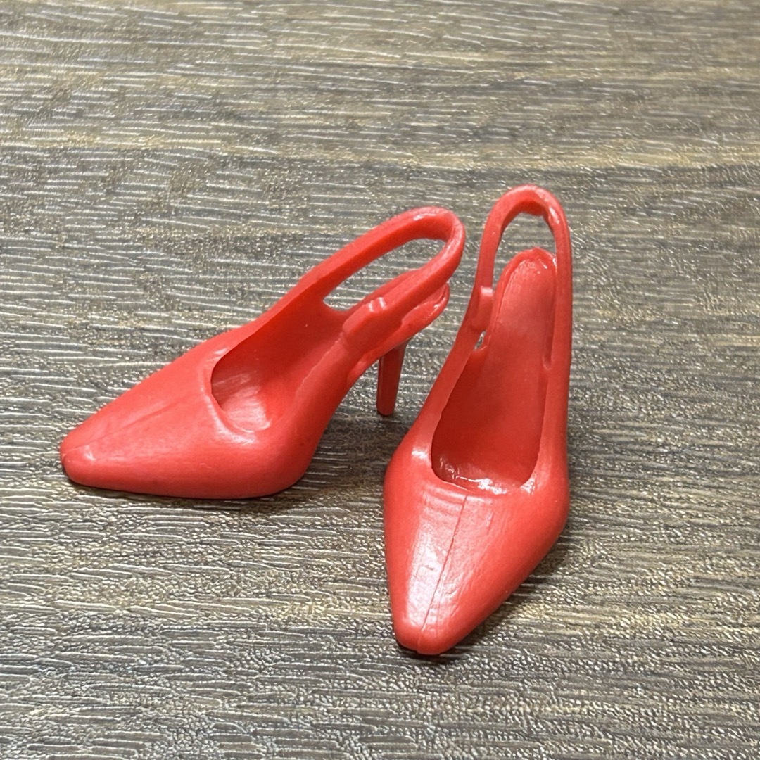 Barbie(バービー)の赤いハイヒール バービーサイズ エンタメ/ホビーのフィギュア(その他)の商品写真