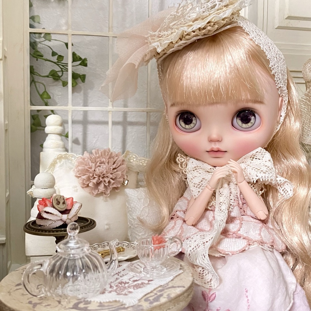 ミニチュアティーセット① ポット、ティーカップ&ソーサー ミニチュアティーセット① ポット、ティーカップ&ソーサー