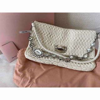 MIU MIU(ホワイト/白色系)のフリマアイテム一覧 MIU MIU(ホワイト/白色系)のフリマアイテム一覧