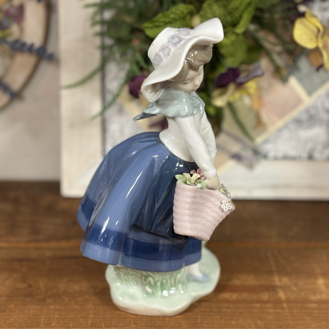 リヤドロ LLADRO 陶器 人形 置物 済まない 花と少女 リヤドロ LLADRO 陶器 人形 置物 済まない 花と少女
