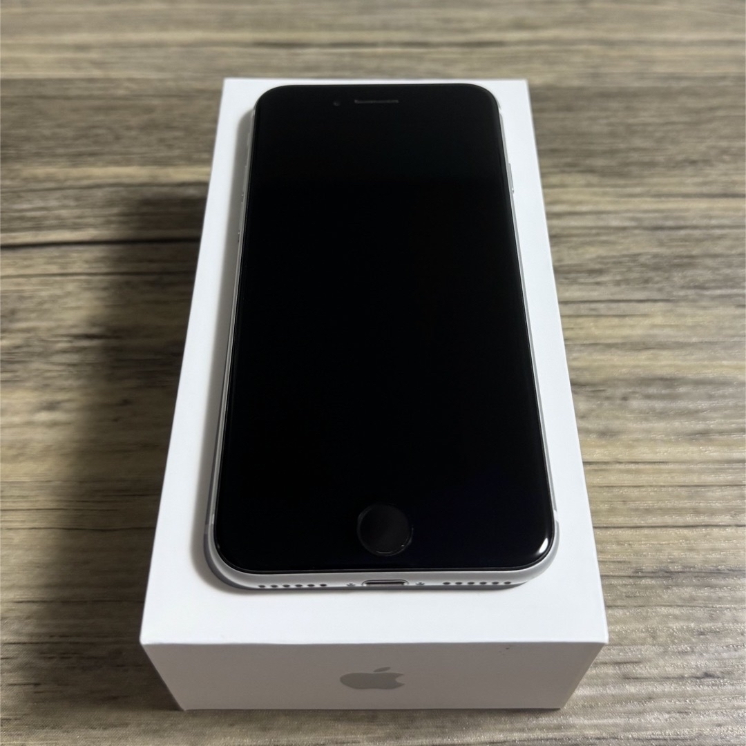 iPhone SE第2世代 ホワイト 128 GB SIMフリー 端末本体 iPhone SE第2世代 ホワイト 128 GB SIMフリー 端末本体