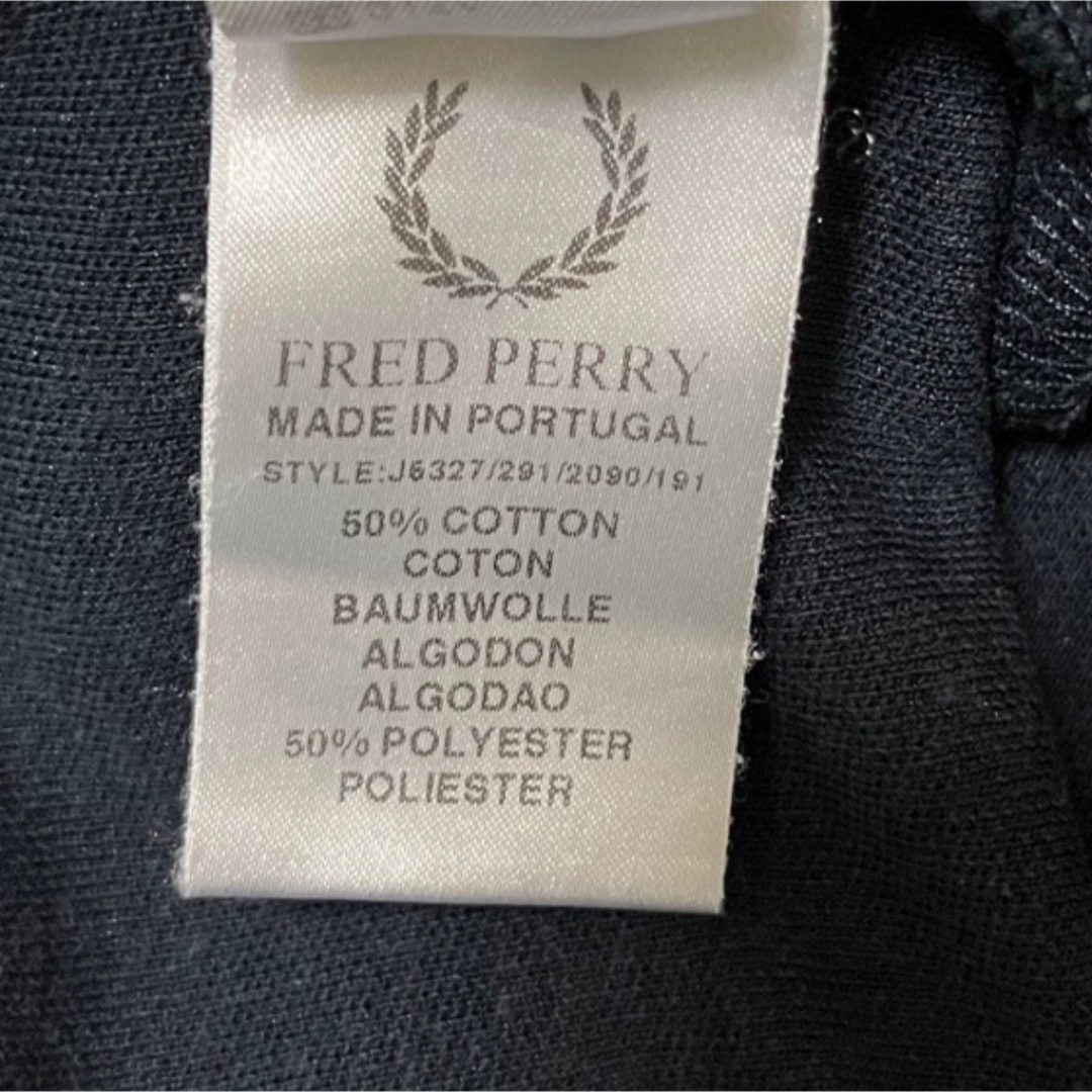 FRED PERRY - 【ポルトガル製】美品 フレッドペリー 紺色 M FRED PERRY - 【ポルトガル製】美品 フレッドペリー 紺色 M