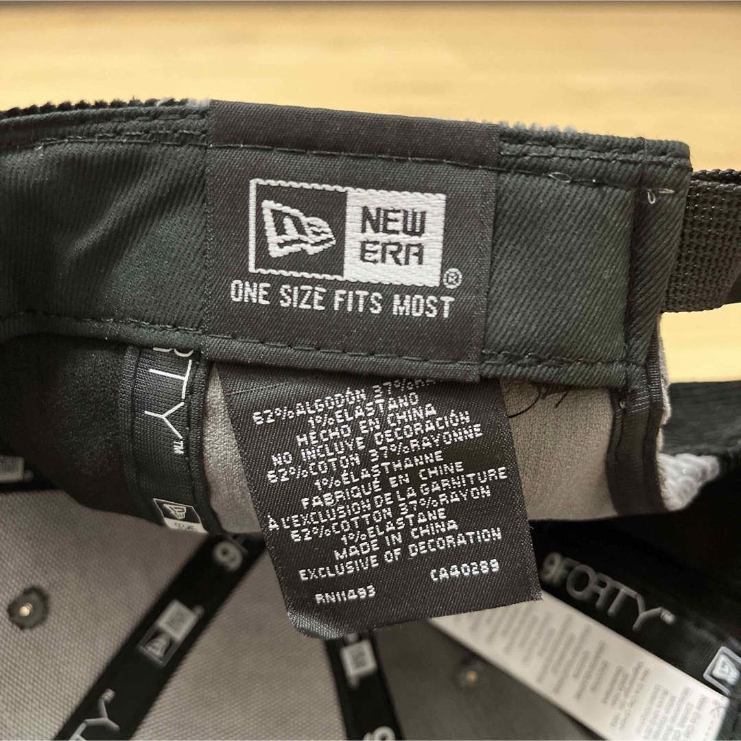 NEW ERA(ニューエラ)のニューエラ　NEW ERA NYヤンキース　ブラックXグレー　コーデュロイ生地 メンズの帽子(キャップ)の商品写真