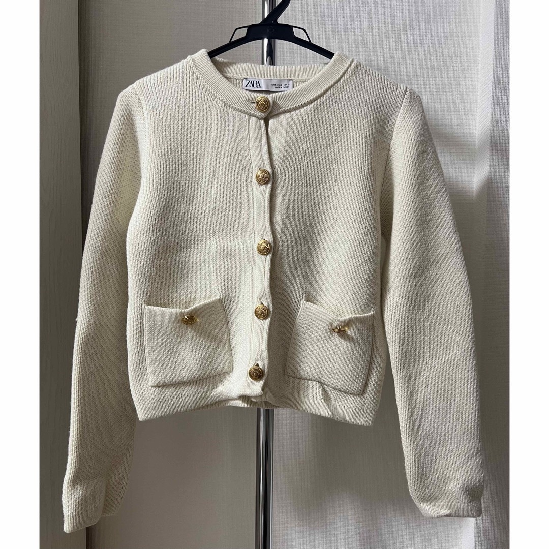 ZARA - ZARA ゴールドボタン ニット カーディガン の通販 by ZARA - ZARA ゴールドボタン ニット カーディガン の通販 by