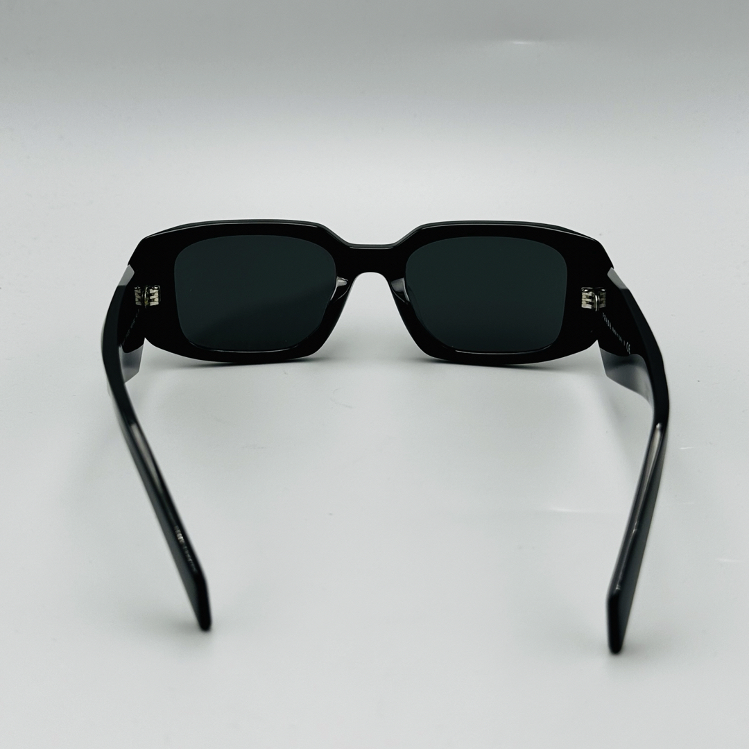 PRADA - PRADA プラダ SPR17W-F シンボル サングラス ELLY着用の PRADA - PRADA プラダ SPR17W-F シンボル サングラス ELLY着用の
