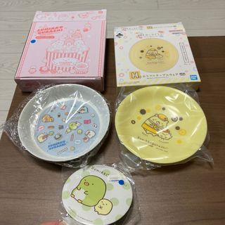 スミッコグラシ(すみっコぐらし)の食器プレート新品未使用すみっコぐらしメラミン皿スミッコグラシ缶バッジ(食器)