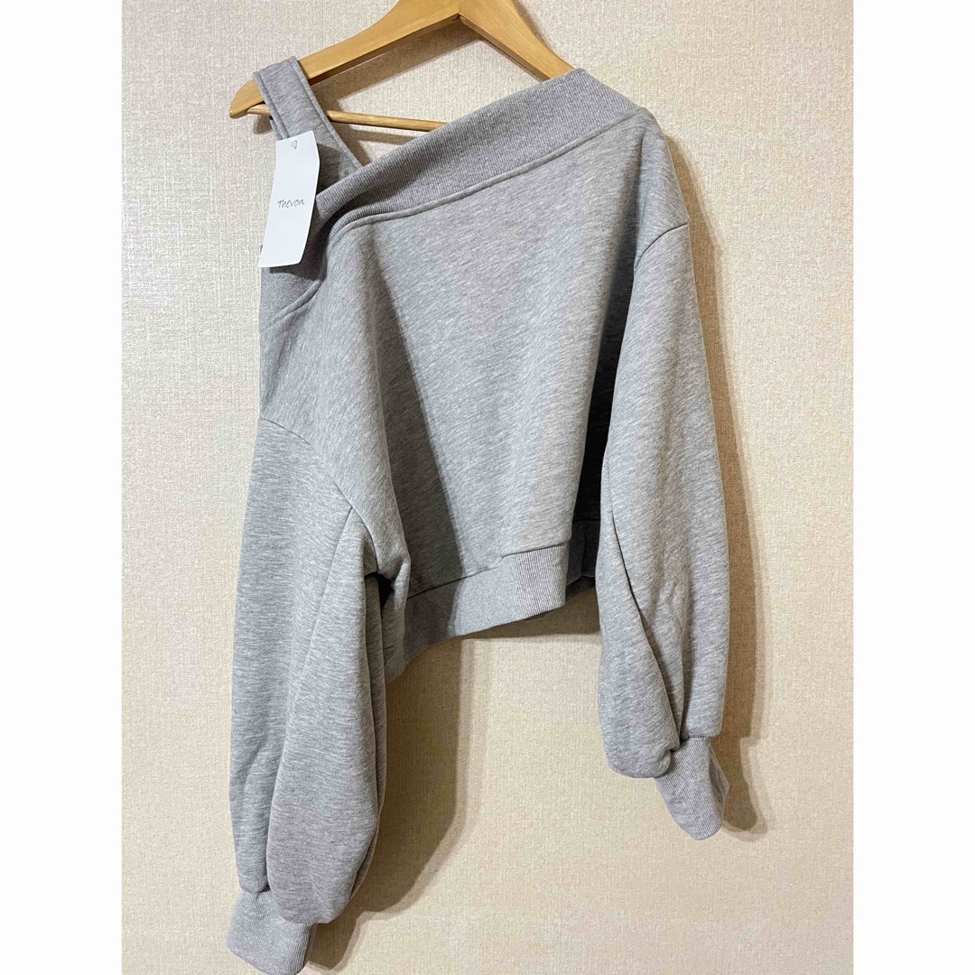 Thevon - 【YUNA企画】袖口ゴ刺繍 3WAY ワンショルスウェット Thevon - 【YUNA企画】袖口ゴ刺繍 3WAY ワンショルスウェット