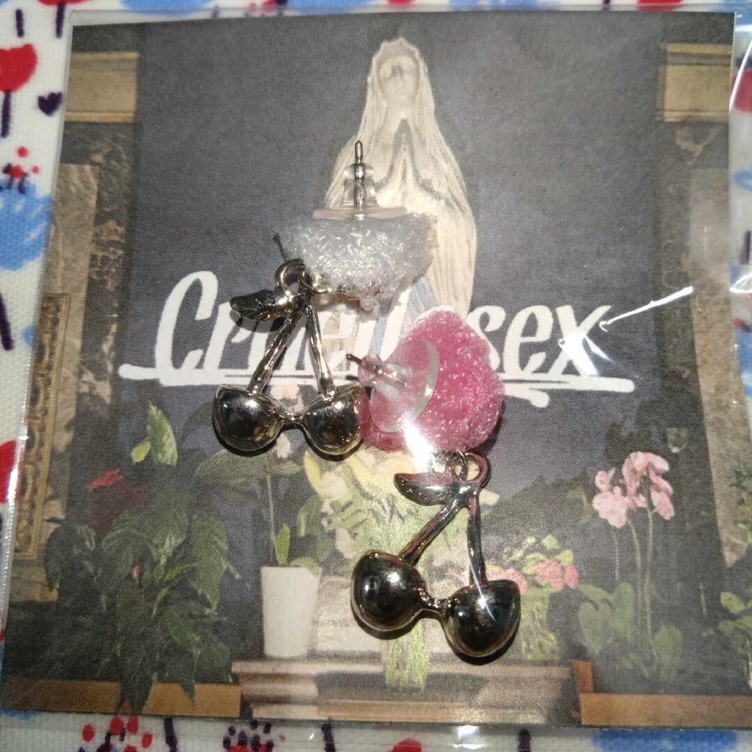 クルエラセックスCruellasex/PINKY CHERRY EARRING レディースのアクセサリー(ピアス)の商品写真