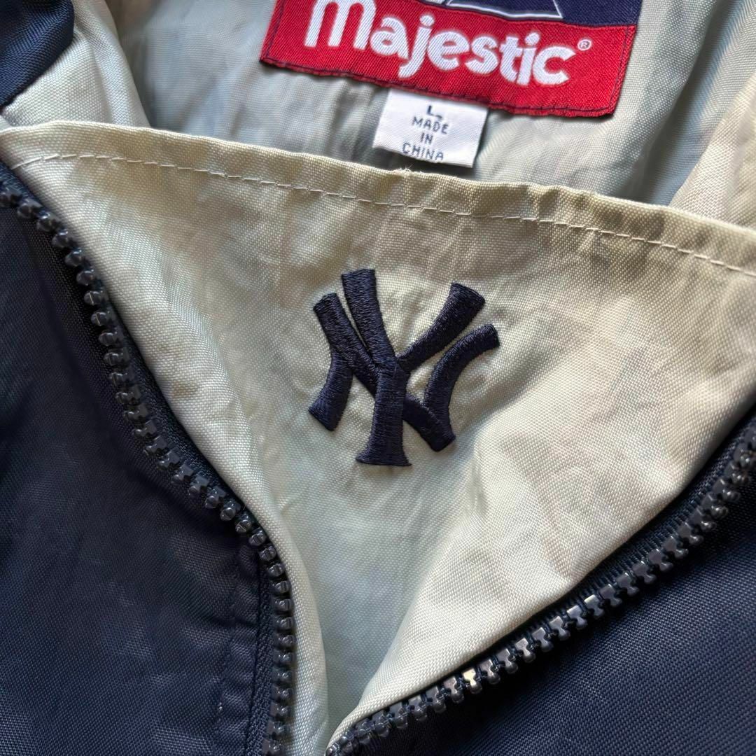 Majestic - マジェスティック ヤンキース ナイロンプルオーバー Majestic - マジェスティック ヤンキース ナイロンプルオーバー