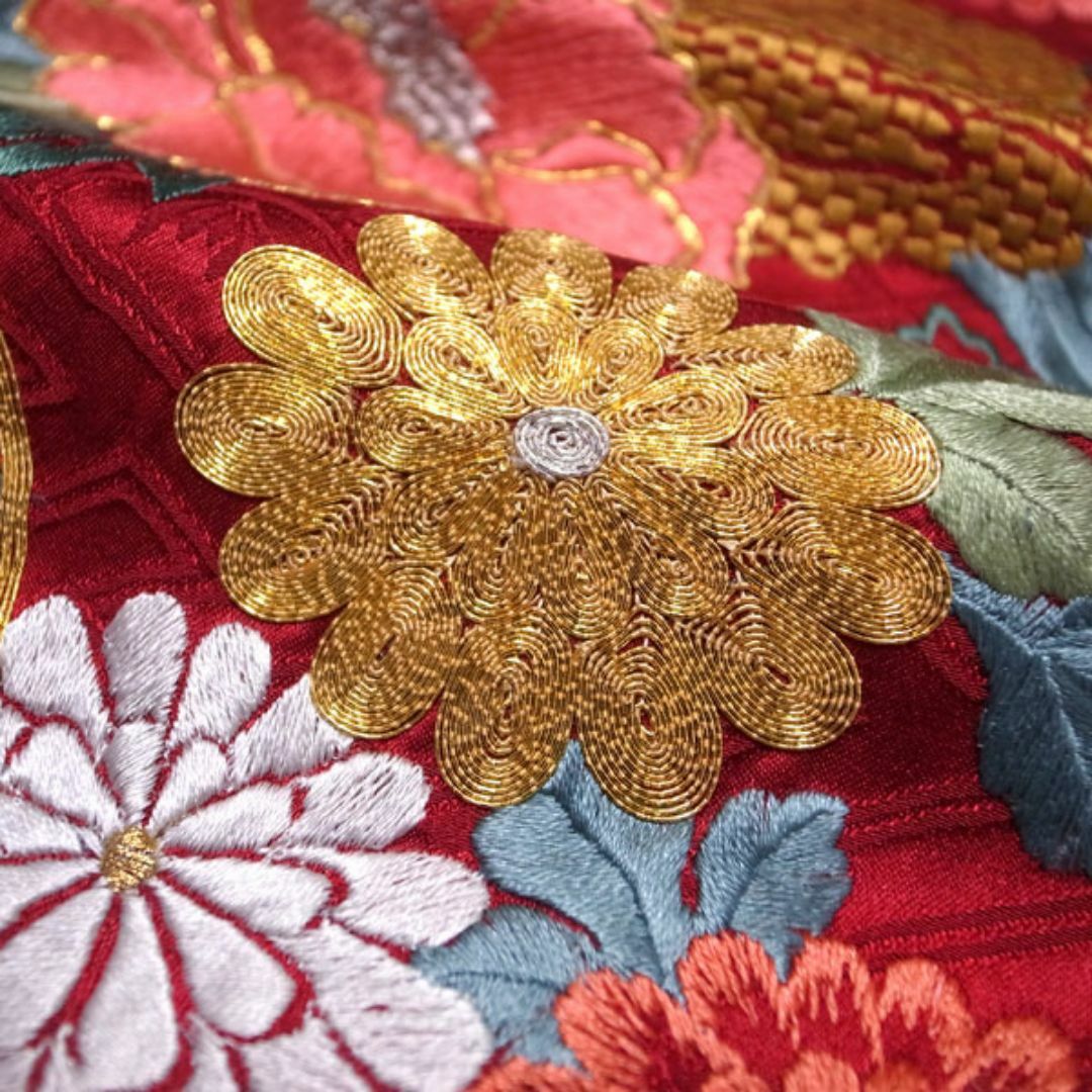 振袖 着物 襦袢 付き 赤 黒 刺繍 成人式 裄65.5 S〜M 中古 sn17 振袖 着物 襦袢 付き 赤 黒 刺繍 成人式 裄65.5 S〜M 中古 sn17
