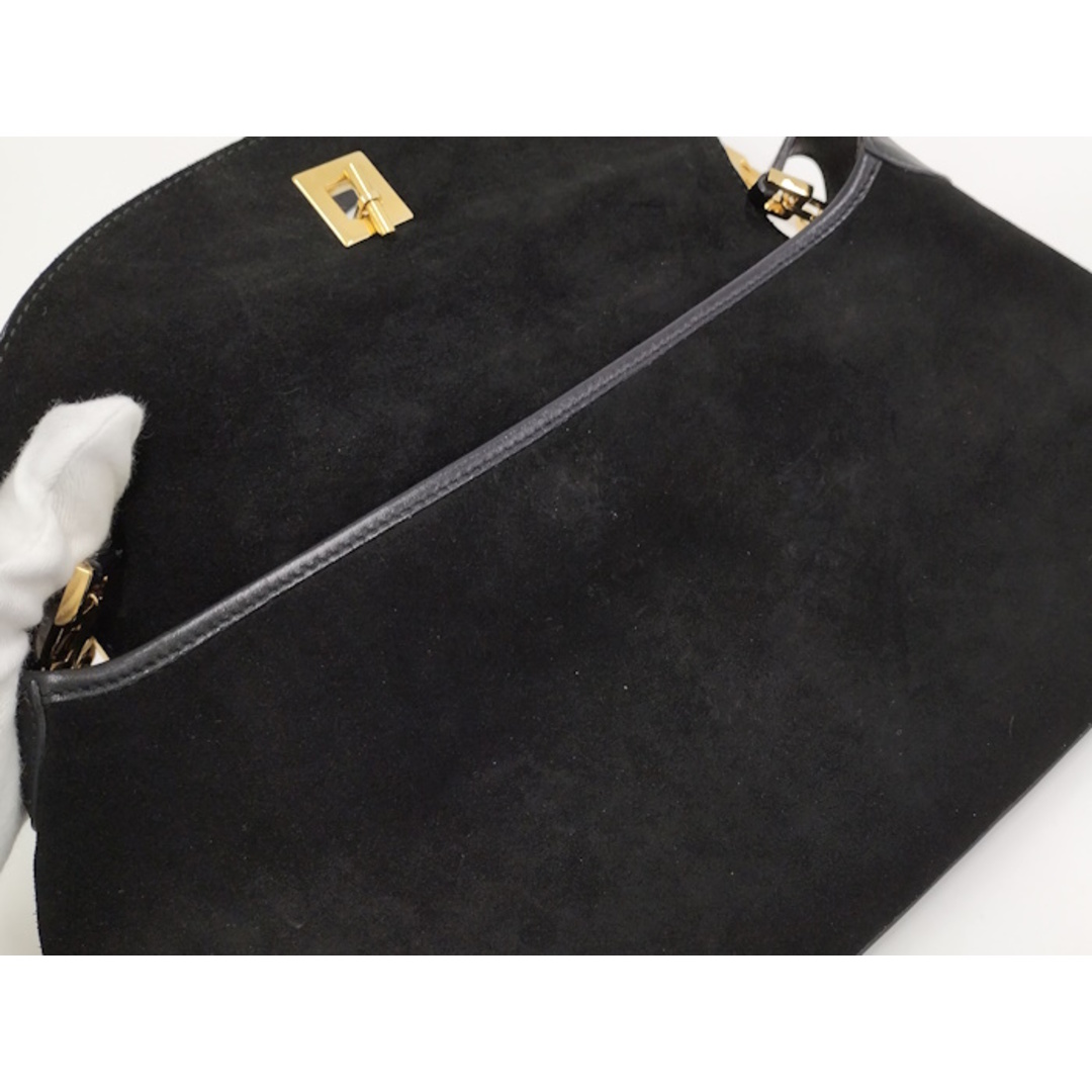 GUCCI - GUCCI タイガーヘッド ワン ショルダーバッグ ゴールド GUCCI - GUCCI タイガーヘッド ワン ショルダーバッグ ゴールド