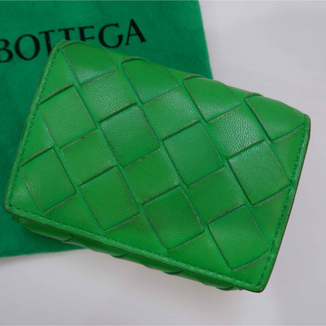 ボッテガヴェネタ 三つ折り財布 グリーン マキシイントレチャート ボッテガヴェネタ 三つ折り財布 グリーン マキシイントレチャート
