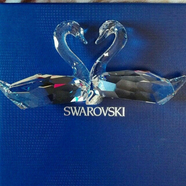 SWAROVSKI(スワロフスキー)の新品　スワロフスキ　スワン　クリスタル　２羽セット インテリア/住まい/日用品のインテリア小物(置物)の商品写真