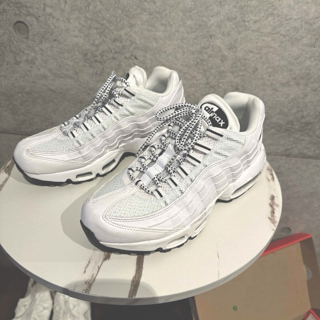 NIKE AIR MAX95 ナイキエアーマックス オレオ 25.5 白×黒 NIKE AIR MAX95 ナイキエアーマックス オレオ 25.5 白×黒