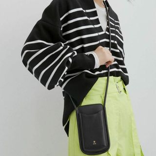 美品　JW PEI ショルダーバッグ スマホショルダー 黒