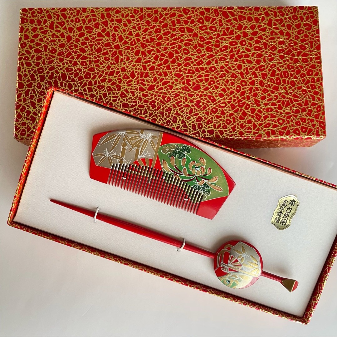 未使用】高級漆高蒔絵 かんざし 簪 くし 櫛セット 螺鈿 和装小物 未使用】高級漆高蒔絵 かんざし 簪 くし 櫛セット 螺鈿 和装小物