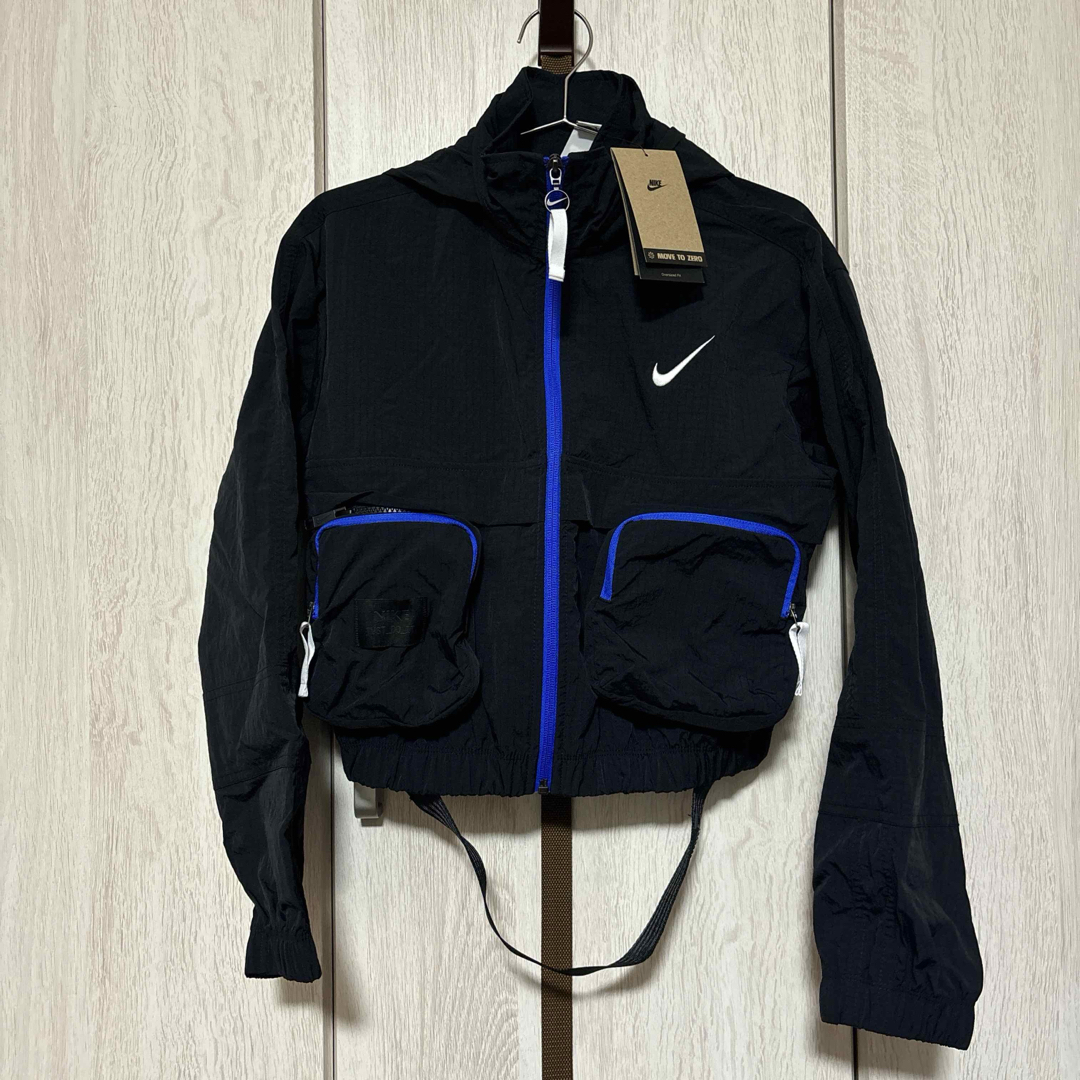 NIKE - 新品☆NIKE☆レディース☆ナイロンジャケット☆ショート NIKE - 新品☆NIKE☆レディース☆ナイロンジャケット☆ショート