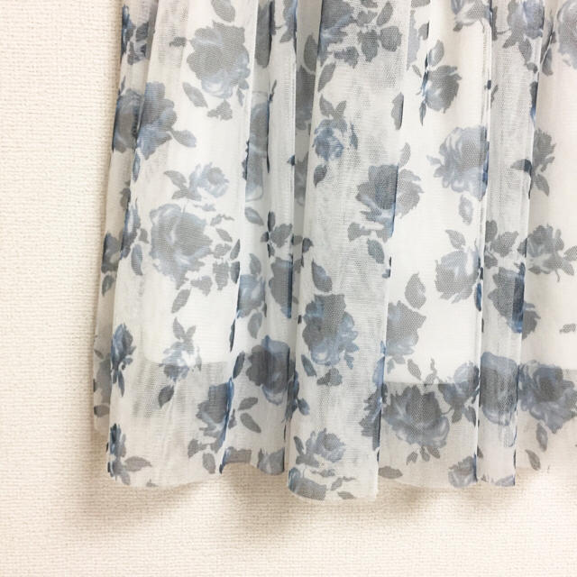 しまむら(シマムラ)の花柄 チュールスカート ブルーグレー しまむら レディースのスカート(ひざ丈スカート)の商品写真