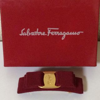 フェラガモ(Ferragamo)の美品♡フェラガモバレッタ 赤(ヘアピン)