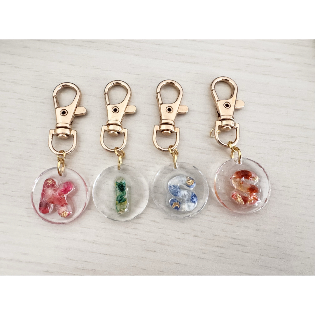オーダー専用ハンドメイドレジンイニシャルキーホルダー