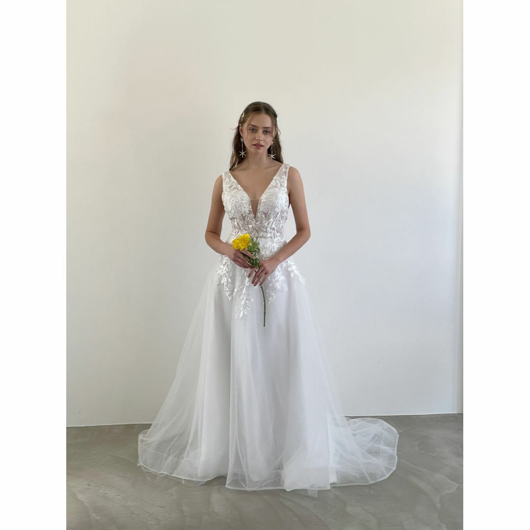 ウェディングドレス Vネック 背中見せ 繊細レース 優雅なシルエット 結婚式